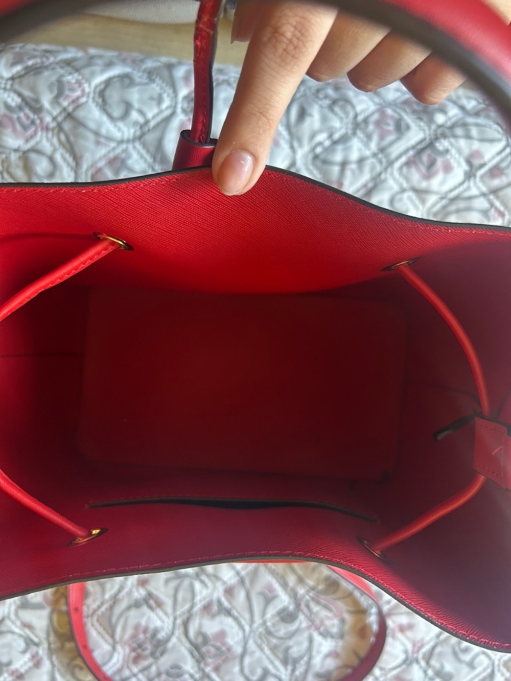 Michael Kors red leather bucket bag - Picture 2 of 6